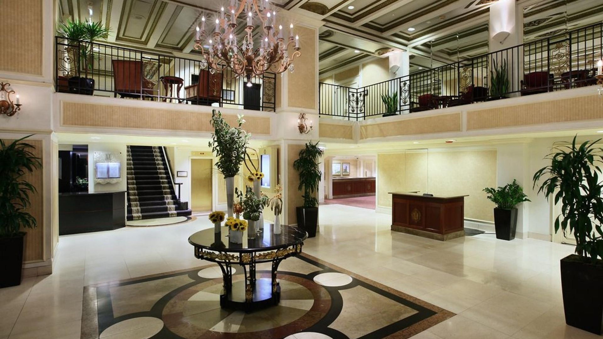 Millennium Knickerbocker Hotel 4*