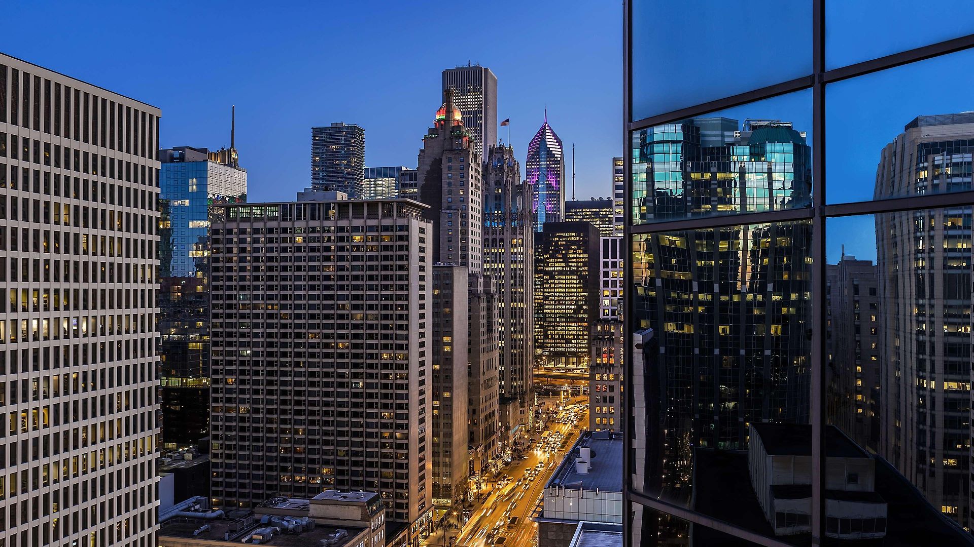 By Marriott Downtown Magnificent Mile Hotel