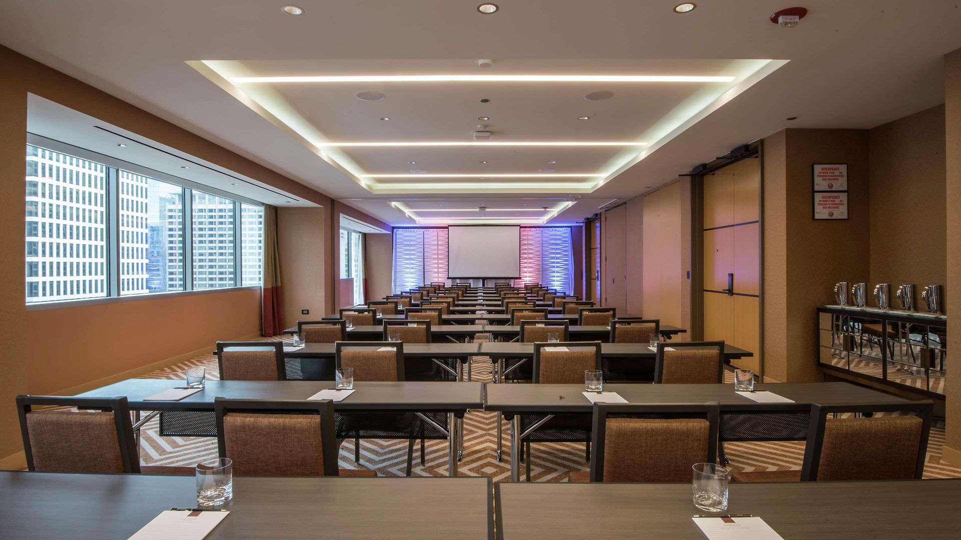 By Marriott Downtown Magnificent Mile 3*