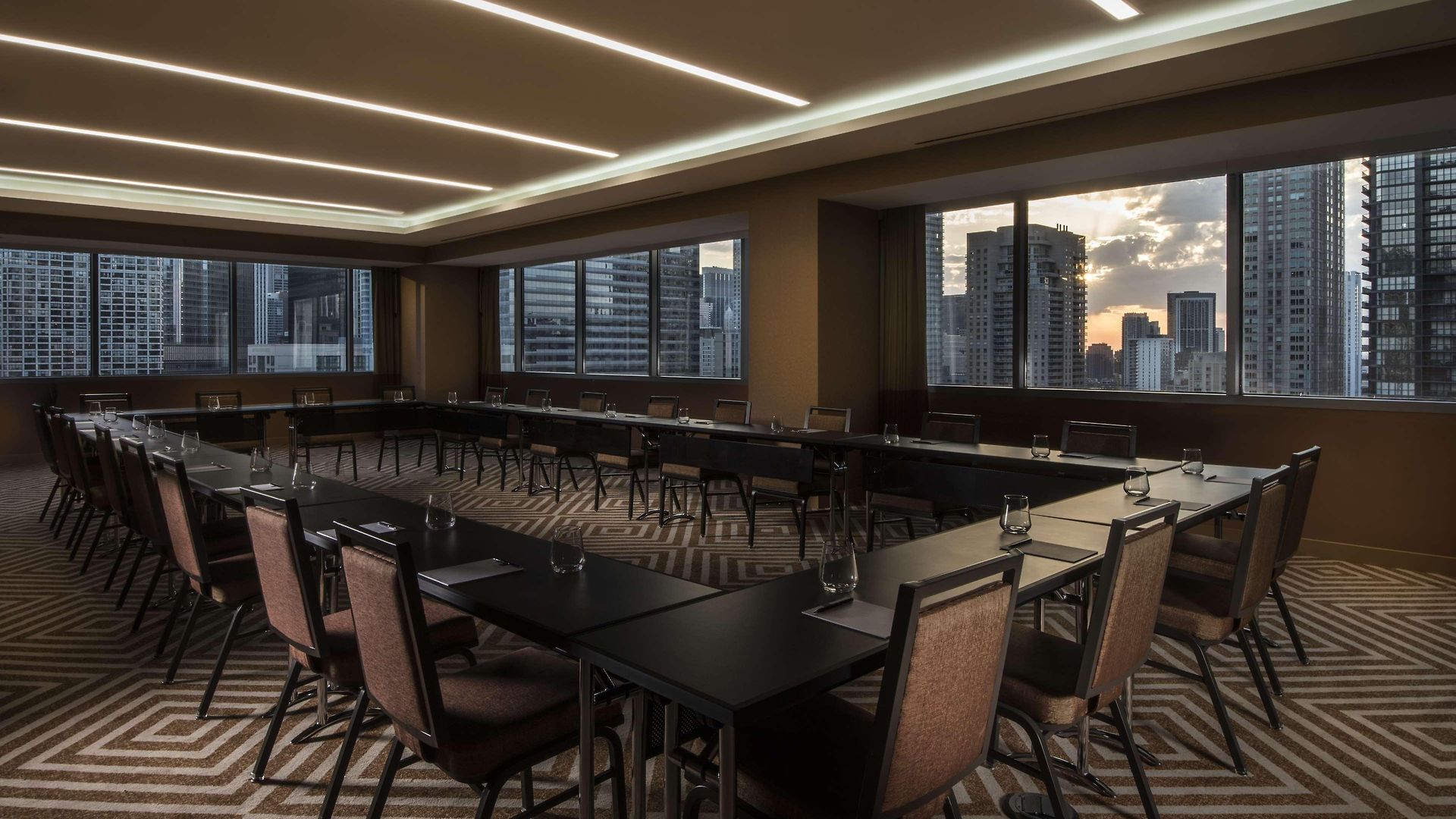 By Marriott Downtown Magnificent Mile 3*