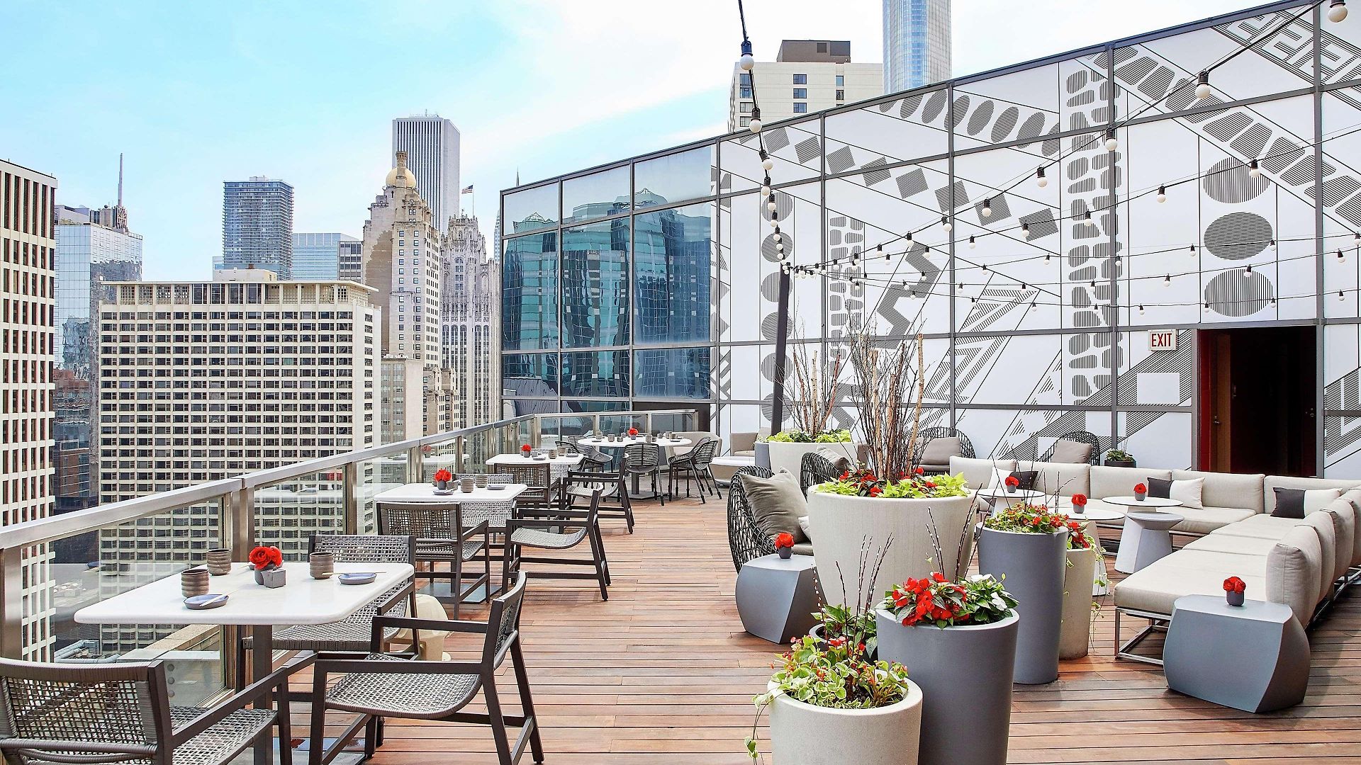 By Marriott Downtown Magnificent Mile Hotel