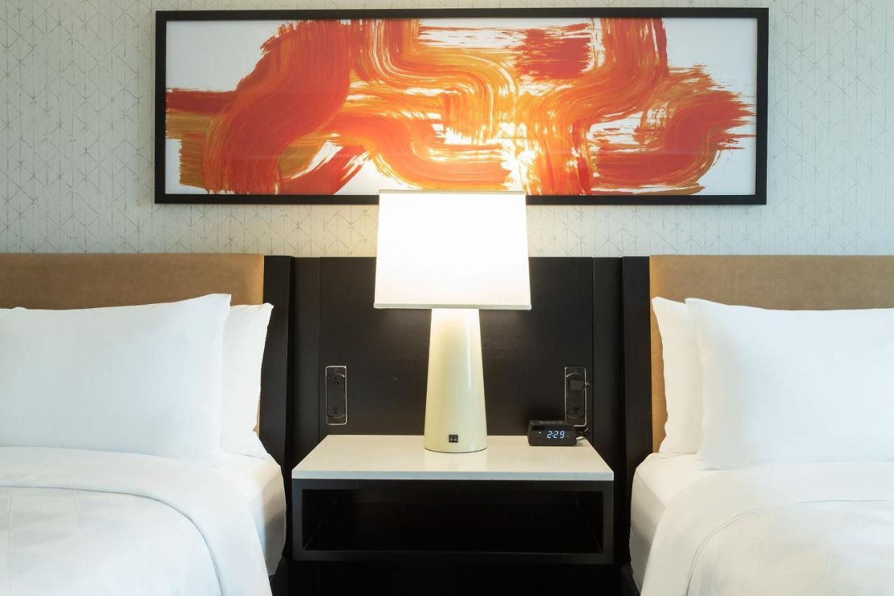 - Dwtn - The Mart By Ihg Hotel