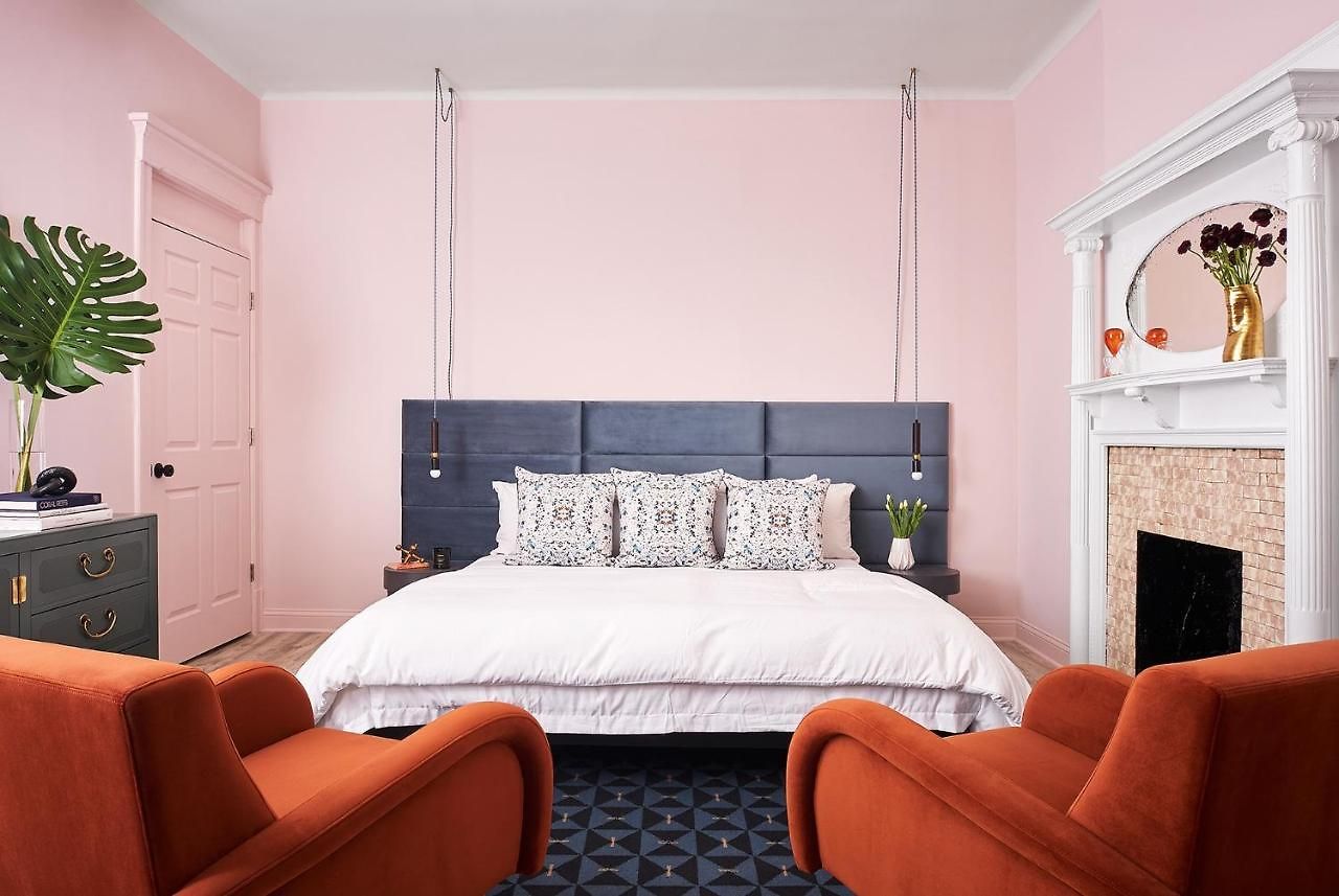 The Neighborhood - Lincoln Park Hotel