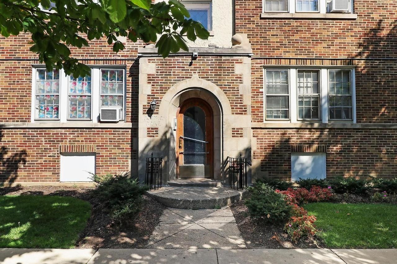 1br Contemporary With Laundry Facility - Lockwood 1 & 2 Apartment Chicago