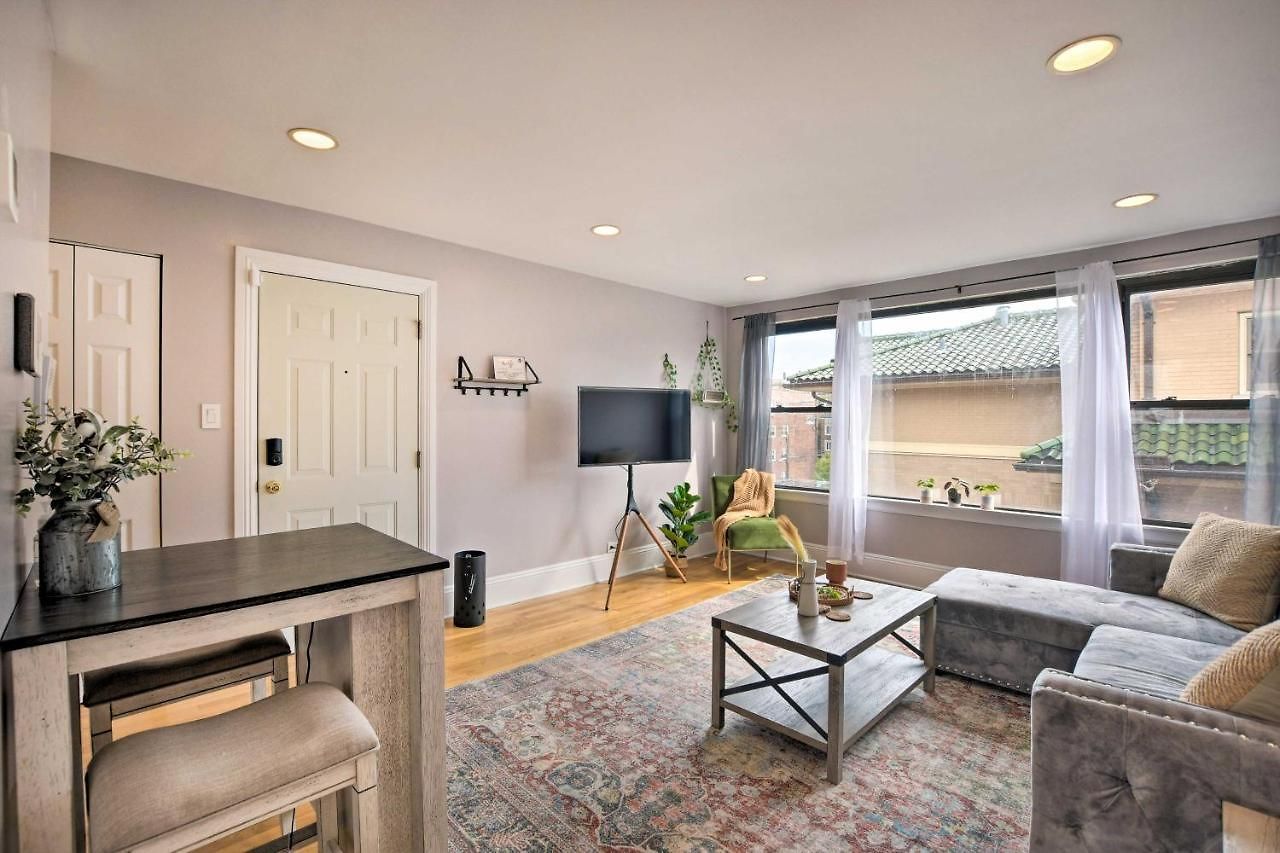 Apartment Urban Escape About 1 Mi To Local Beaches! *