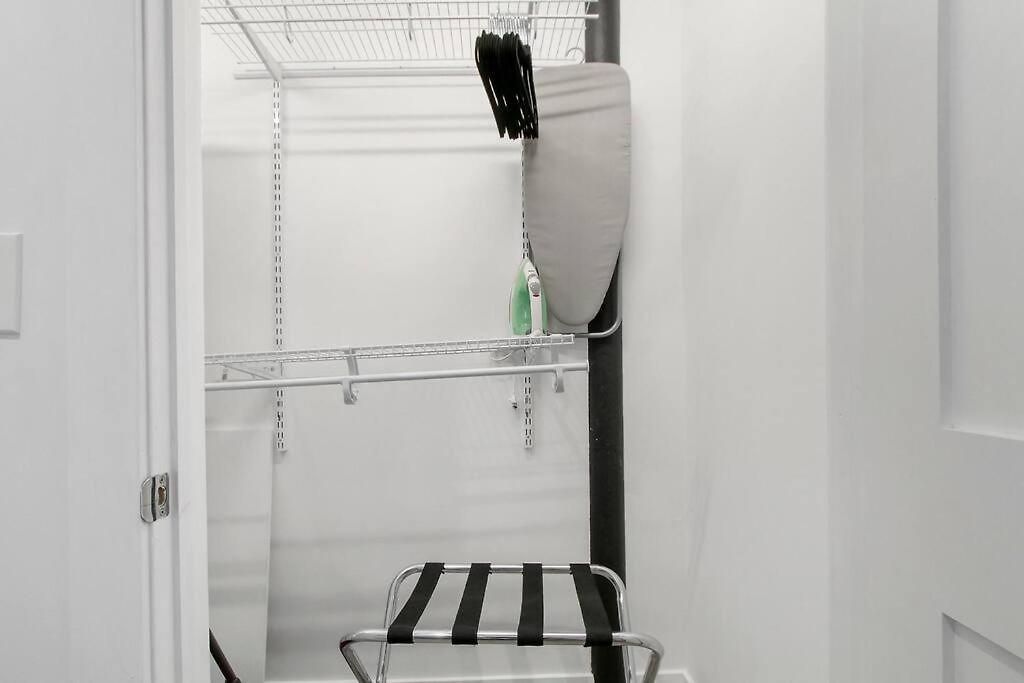 Cozy With In-unit Laundry And Wi-fi! - Montrose 111 Apartment Chicago