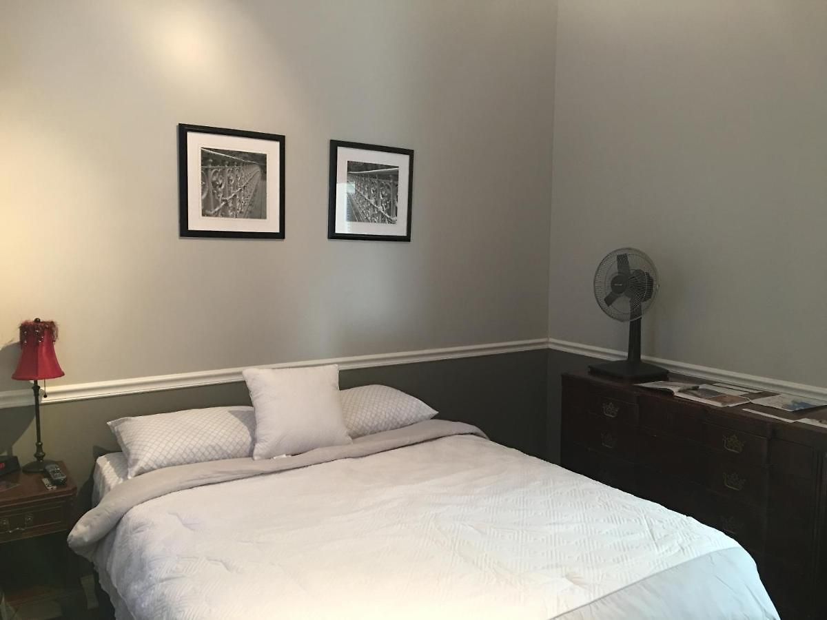 Just Minutes From Downtown 4*