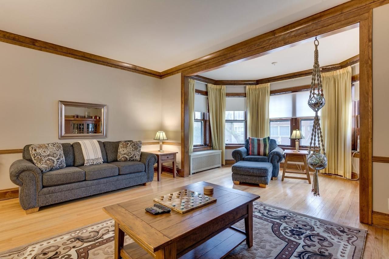 Lovely Near Loyola - Enjoy The Wonderful Outdoor Space And Sun - For The Whole Crew Apts Apartment Chicago