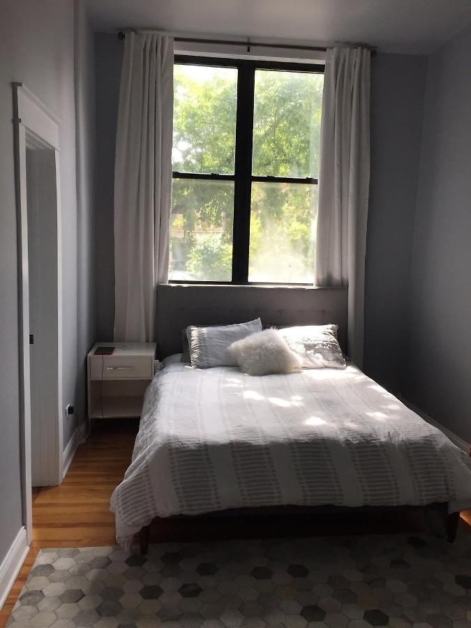 Walk To Lincoln Park, North Avenue Beach, And Second City! Lovely Old Town Charm! Apartment Chicago