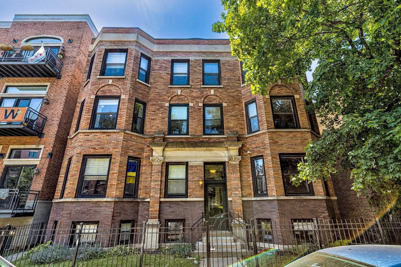 Cubbies Dream! Half A Block To Wrigley! You Can Feel The Excitement In The Air On Game Days! Apartment Chicago