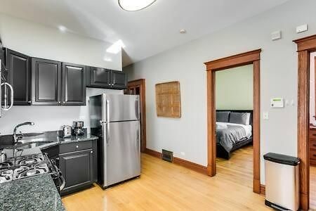 Garage Parking - Vintage Charm - And A Fabulous Location! Easily Enjoy The Of Chicago! *