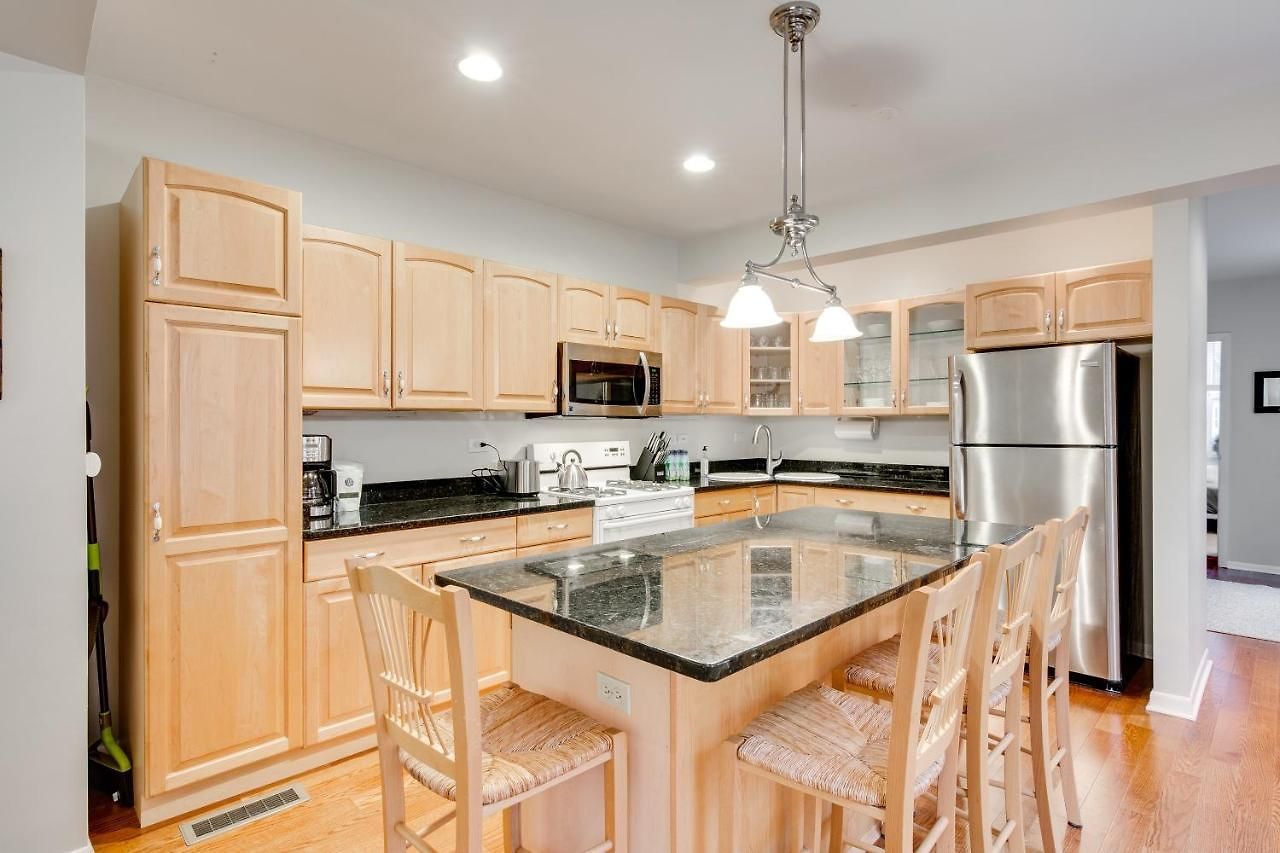 Apartment Pet Friendly! Historic River West Neighborhood - Easy Access To O'hare Apts Chicago