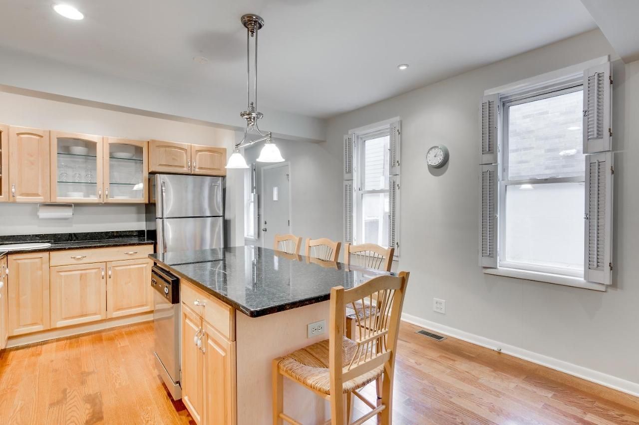 Pet Friendly! Historic River West Neighborhood - Easy Access To O'hare Apts * Chicago
