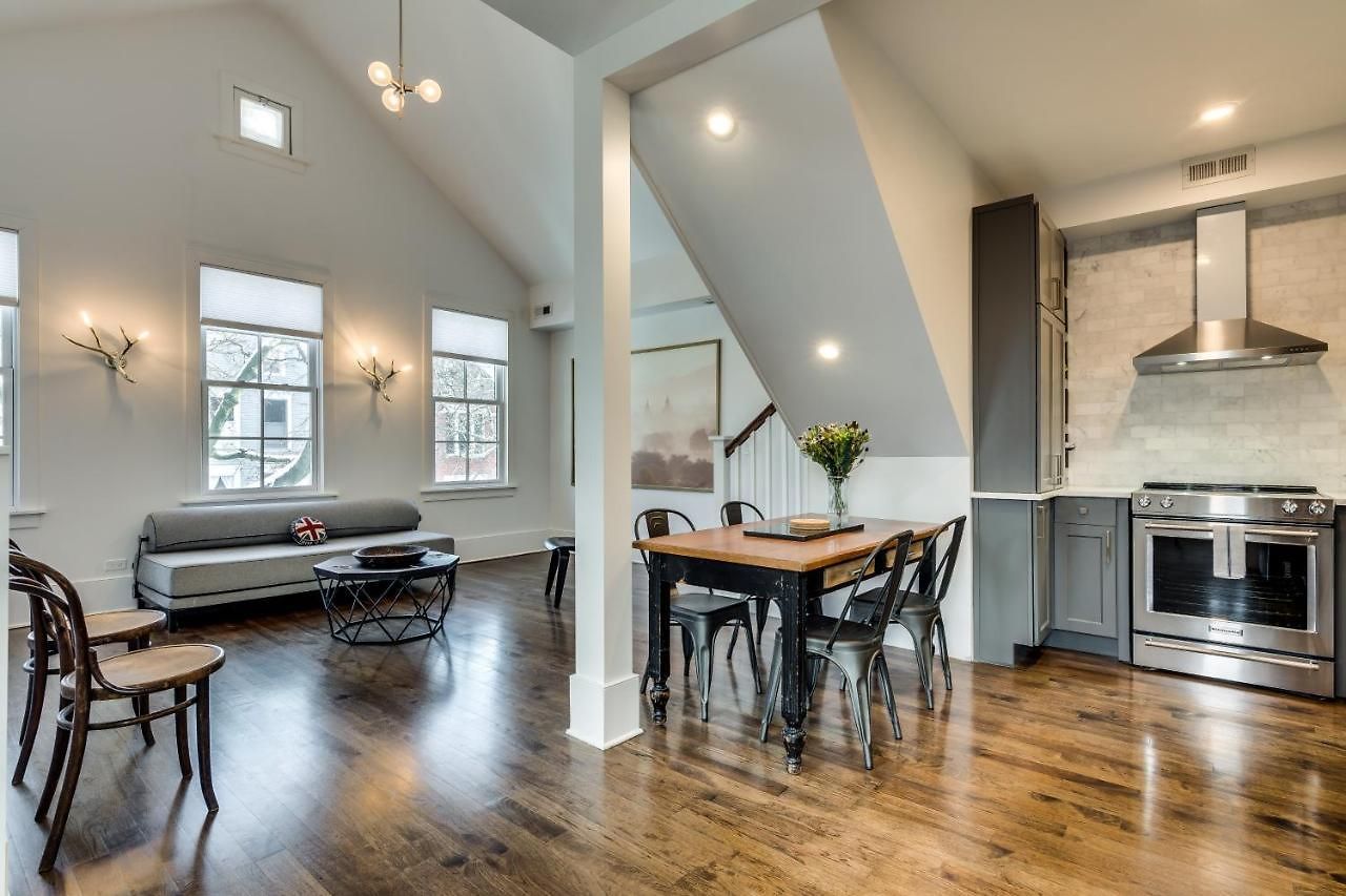 Old Town At It's Finest! Pet Friendly & Recently Renovated Top-floor Has Everything Need For A Perfect Windy Getaway Apartment *