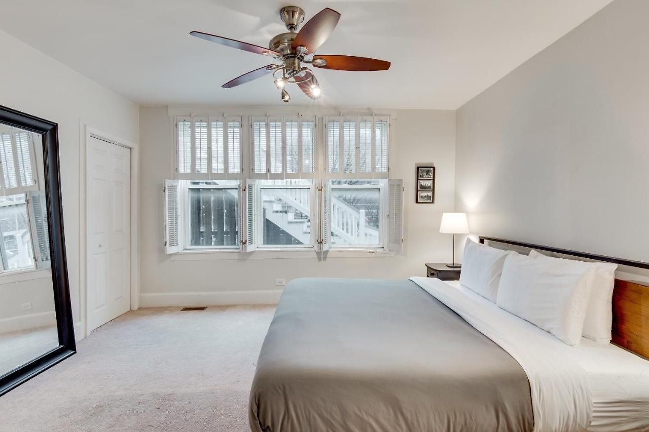 Pet Friendly! Historic River West Neighborhood - Easy Access To O'hare Apts *