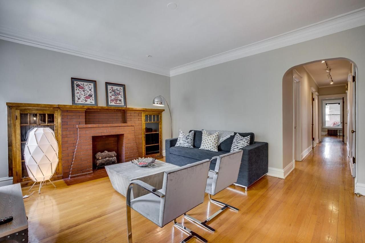 Comfortable Vintage North Side Retreat For 8 Chicago