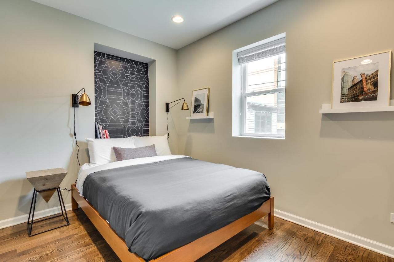Vibrant & Stylish 4 Bed Condo Near Humboldt Park Apartment *