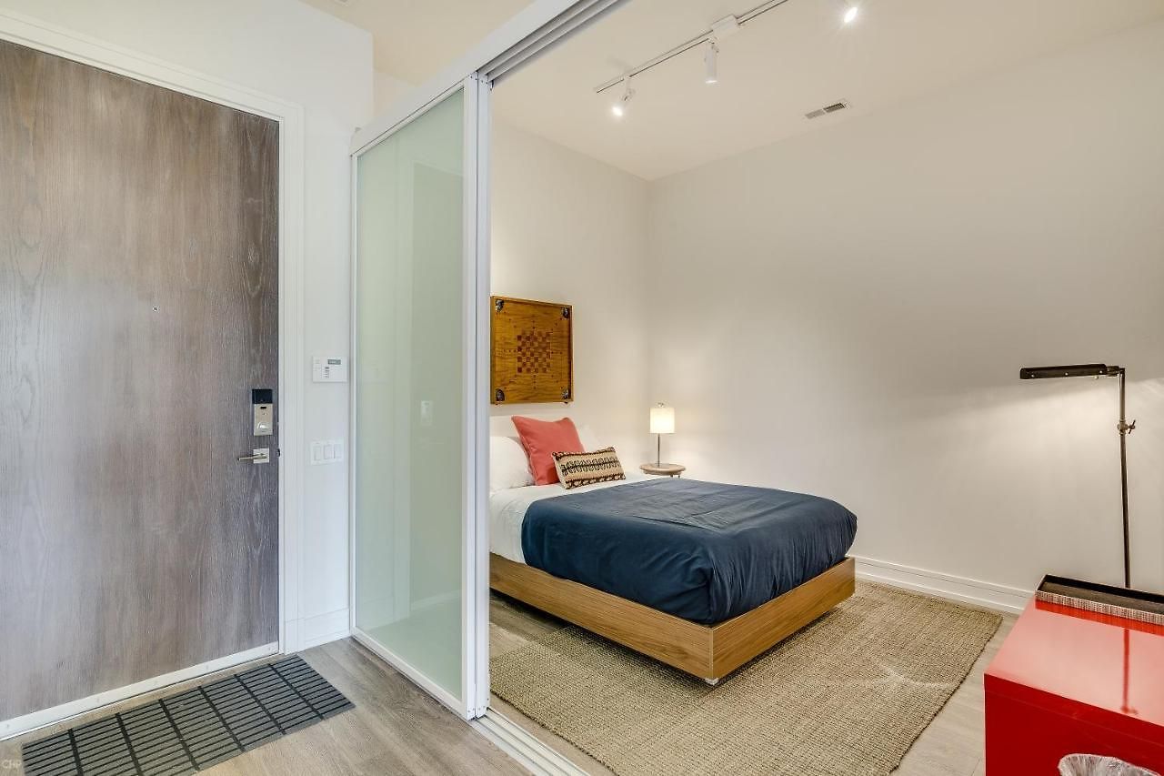 Sheridan Park Stunner! No Matter If Are In Town For Business Or Fun Has Covered Apts Chicago