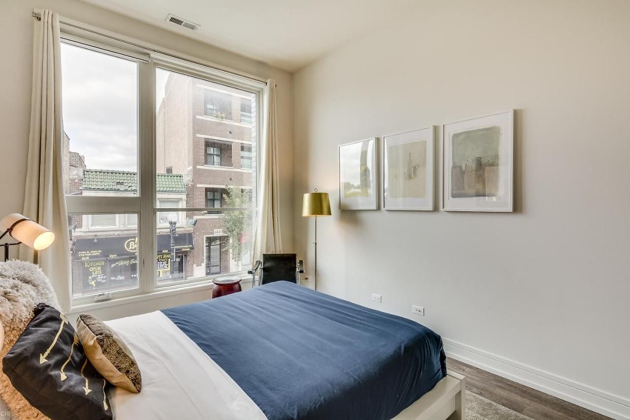 Apartment Sheridan Park Stunner! No Matter If Are In Town For Business Or Fun Has Covered Apts Chicago