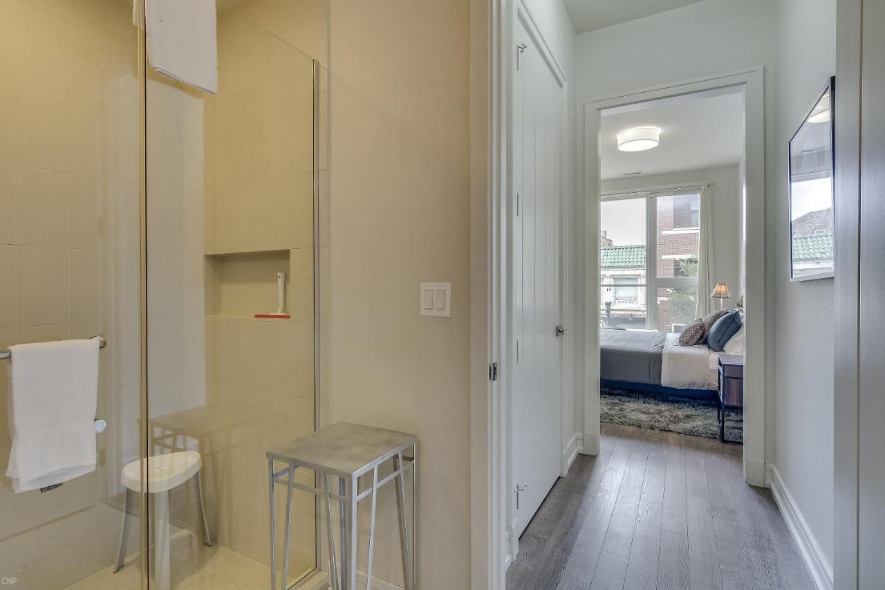 Apartment Sheridan Park Stunner! No Matter If Are In Town For Business Or Fun Has Covered Apts Chicago