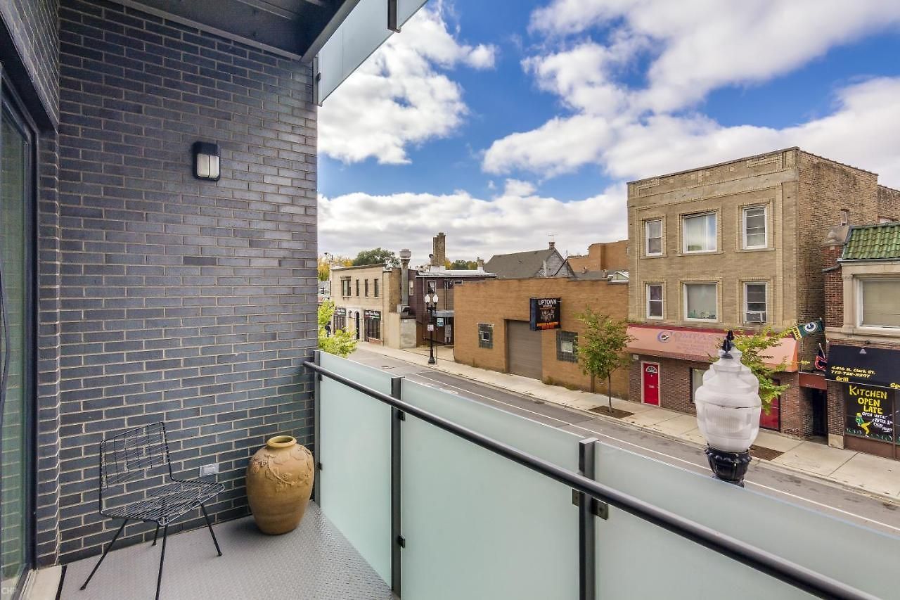 Apartment Sheridan Park Stunner! No Matter If Are In Town For Business Or Fun Has Covered Apts *