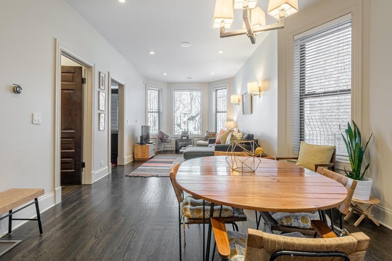 Logan Blvd Luxury! Enjoy The Well-equipped Kitchen And Prime Location Apts * Chicago