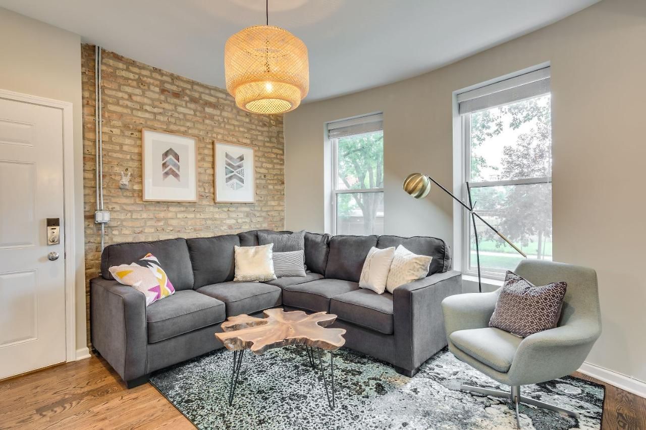 Vibrant & Stylish 4 Bed Condo Near Humboldt Park * Chicago