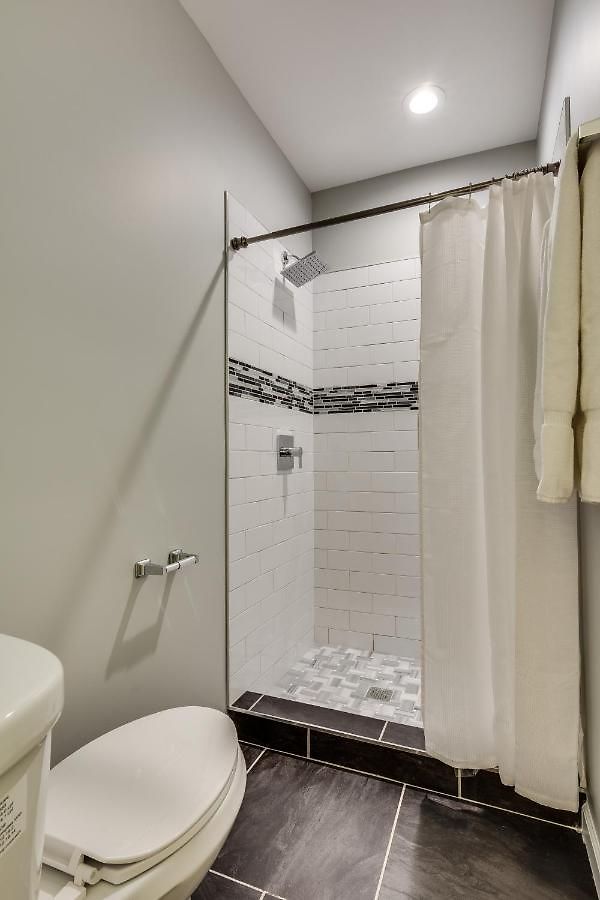 Vibrant & Stylish 4 Bed Condo Near Humboldt Park