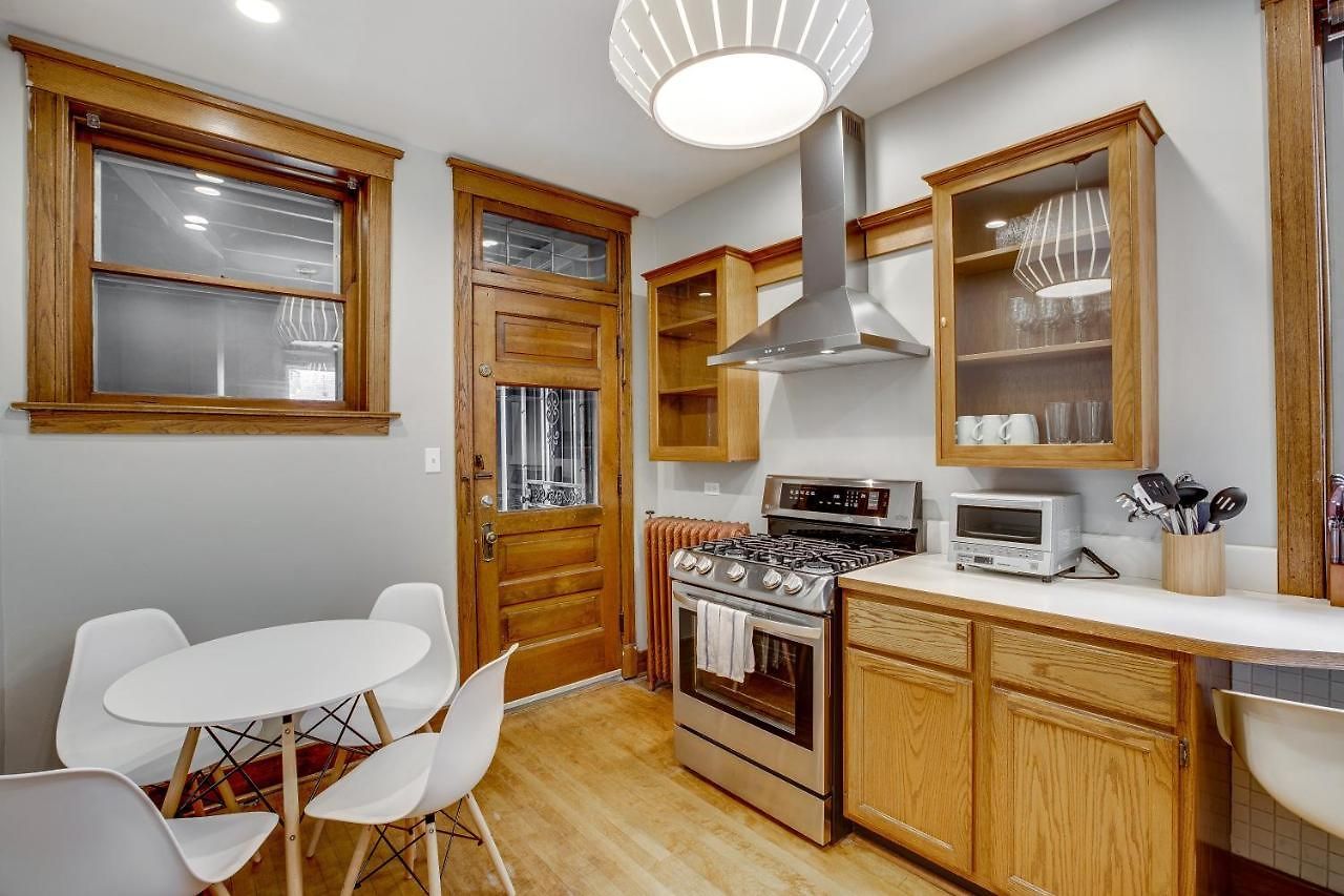 Comfortable Vintage North Side Retreat For 8 * Chicago