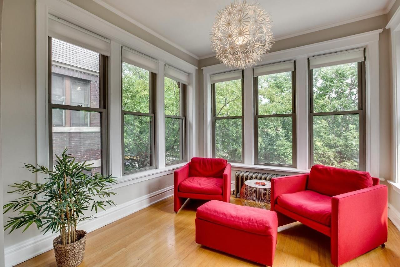 Comfortable Vintage North Side Retreat For 8 *