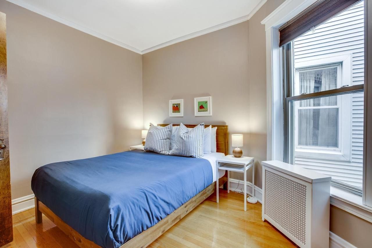 Comfortable Vintage North Side Retreat For 8 *