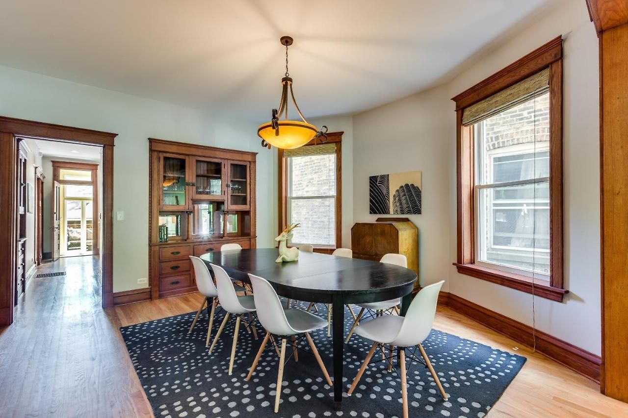 Garage Parking! Walk To Logan Square Station Great Local Restaurants And Bars Apartment *