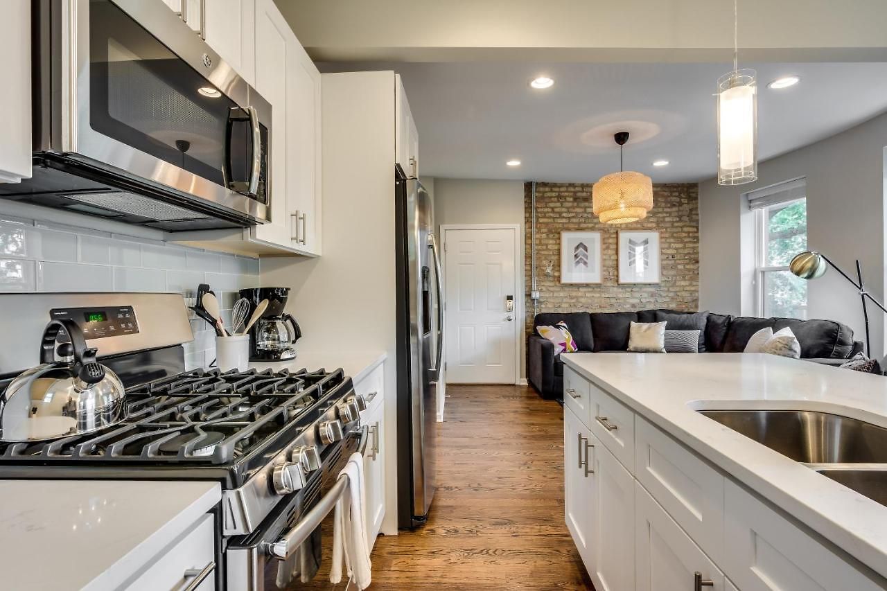 Vibrant & Stylish 4 Bed Condo Near Humboldt Park Apartment Chicago