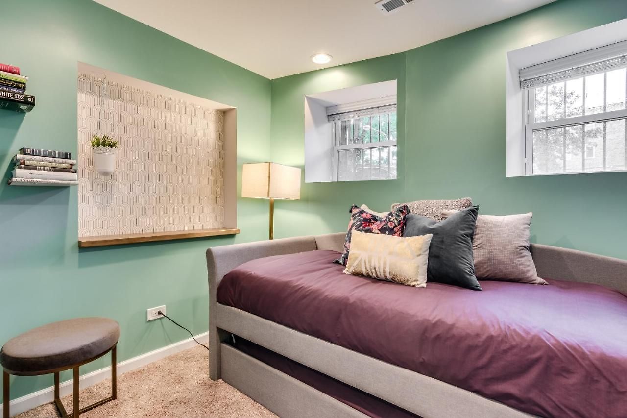 Vibrant & Stylish 4 Bed Condo Near Humboldt Park Apartment Chicago