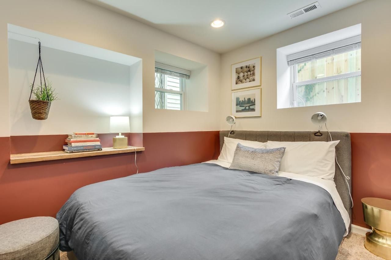 Vibrant & Stylish 4 Bed Condo Near Humboldt Park Apartment Chicago