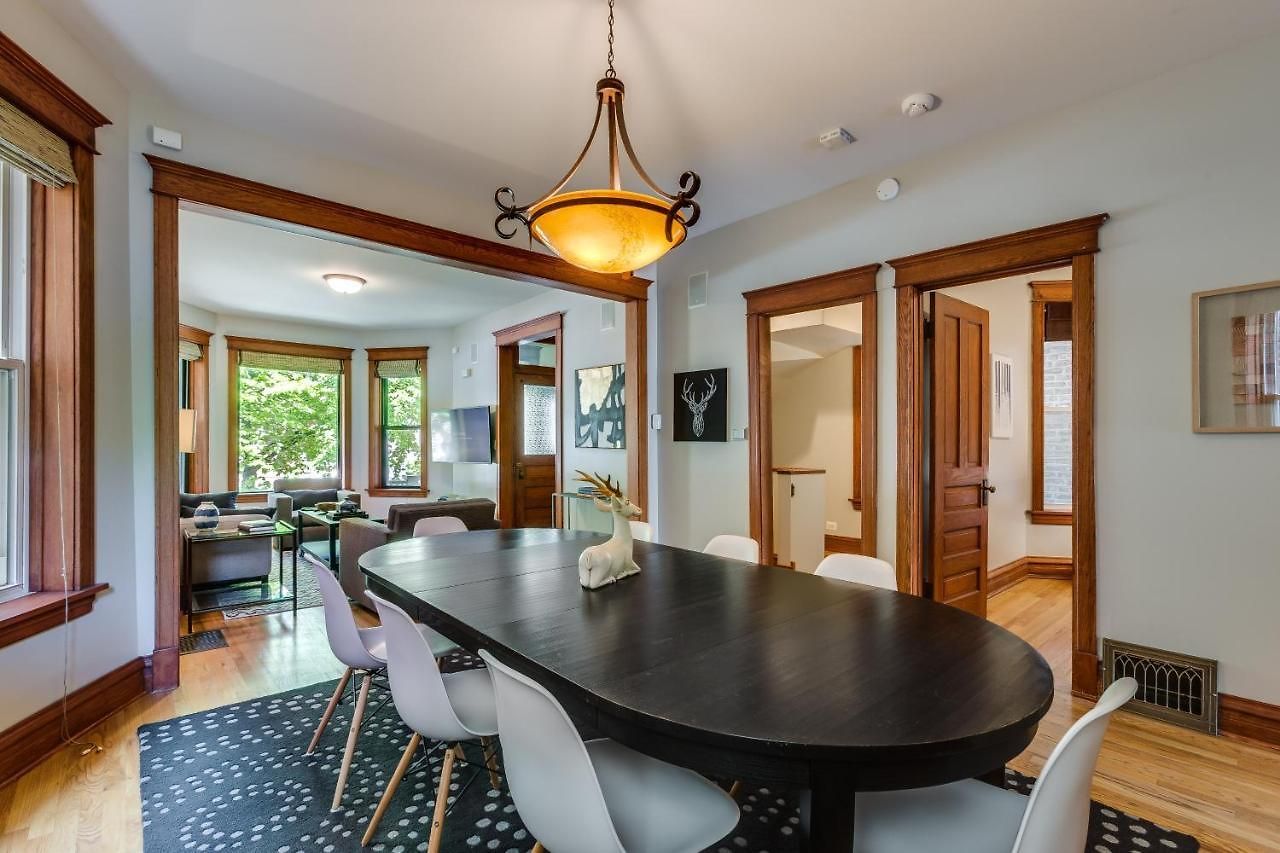 Garage Parking! Walk To Logan Square Station Great Local Restaurants And Bars Apartment Chicago