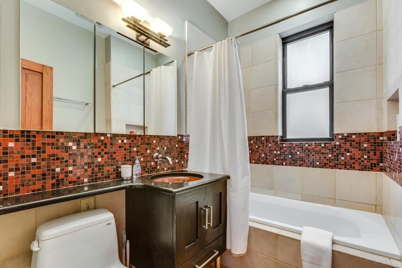 Garage Parking! Walk To Logan Square Station Great Local Restaurants And Bars