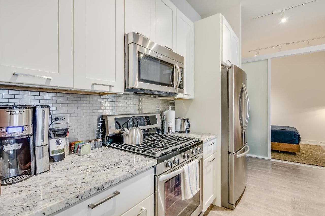 Sheridan Park Stunner! No Matter If Are In Town For Business Or Fun Has Covered Apts Chicago