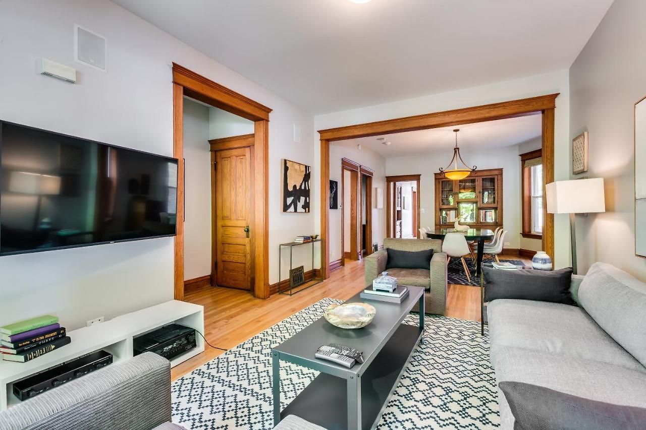 Garage Parking! Walk To Logan Square Station Great Local Restaurants And Bars