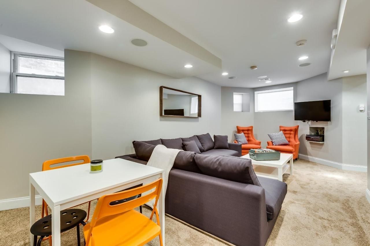 Garage Parking! Walk To Logan Square Station Great Local Restaurants And Bars Chicago