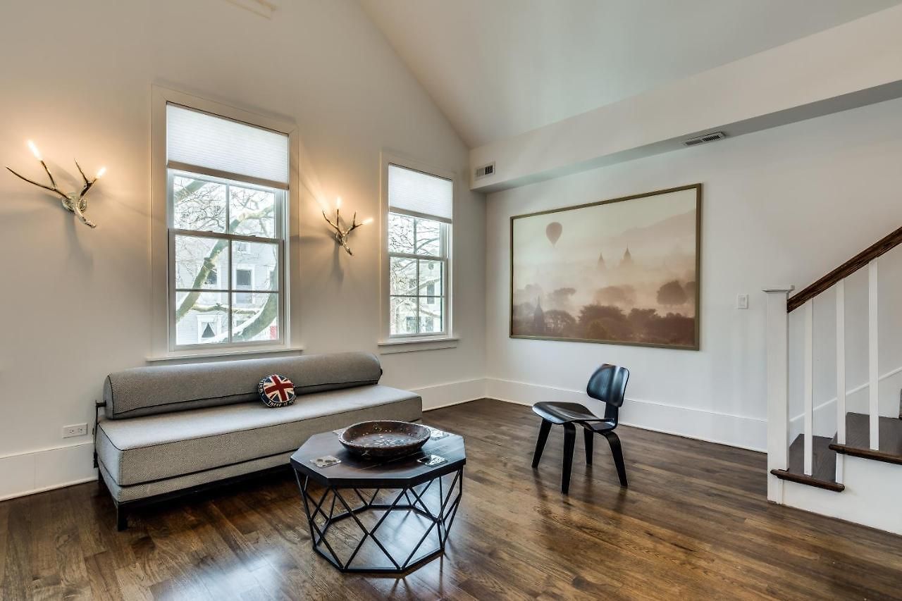 Old Town At It's Finest! Pet Friendly & Recently Renovated Top-floor Has Everything Need For A Perfect Windy Getaway Apartment *