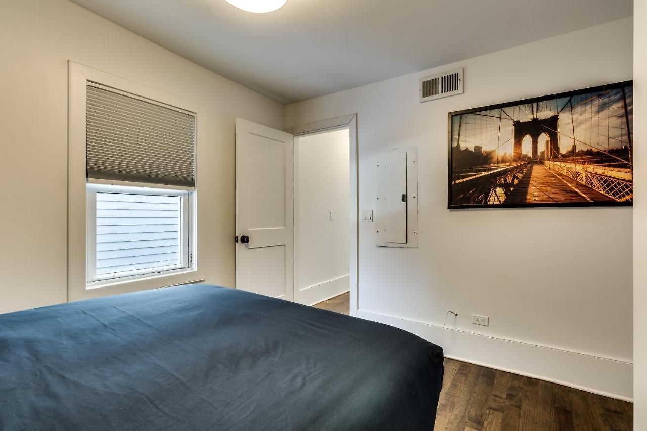 Apartment Old Town At It's Finest! Pet Friendly & Recently Renovated Top-floor Has Everything Need For A Perfect Windy Getaway