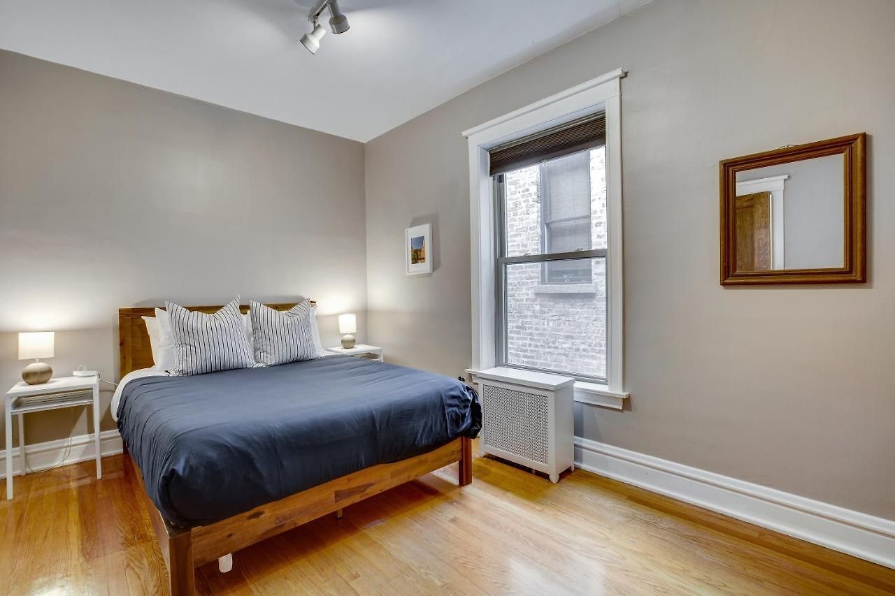 Comfortable Vintage North Side Retreat For 8 * Chicago