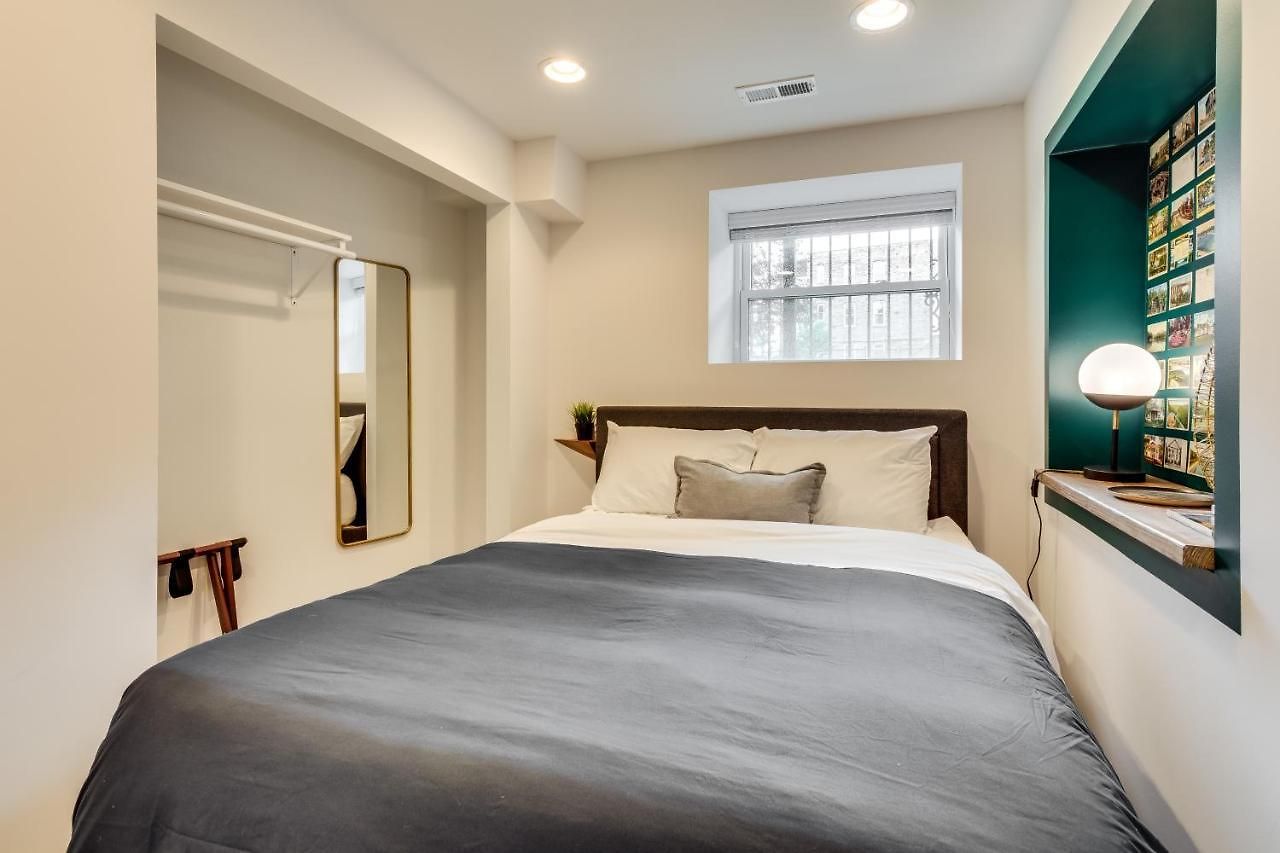 Vibrant & Stylish 4 Bed Condo Near Humboldt Park *