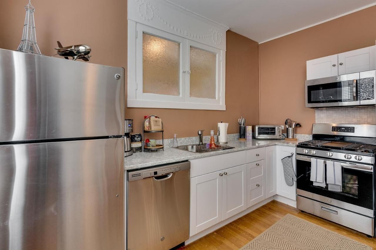 Warm & Comforting 4Br 2Ba In Andersonville
