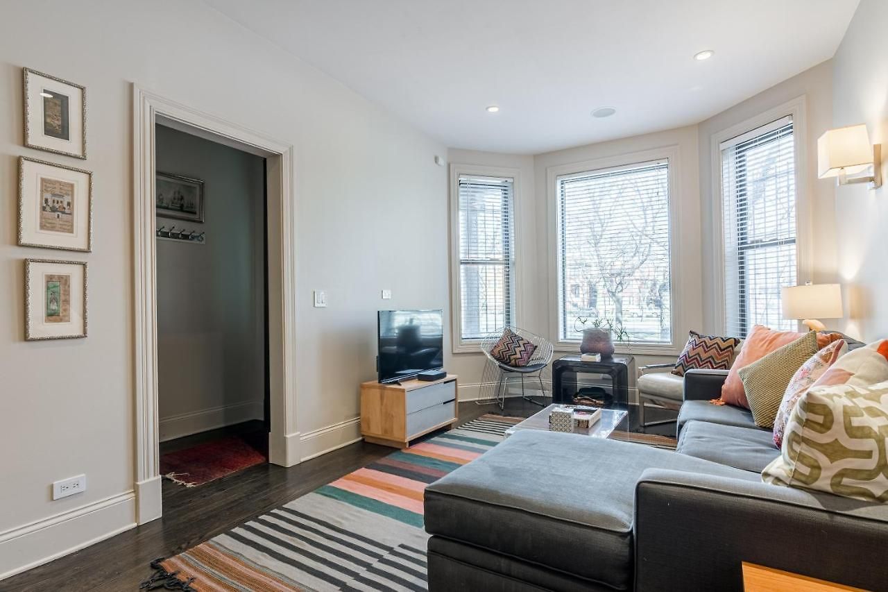 Logan Blvd Luxury! Enjoy The Well-equipped Kitchen And Prime Location Apts Chicago