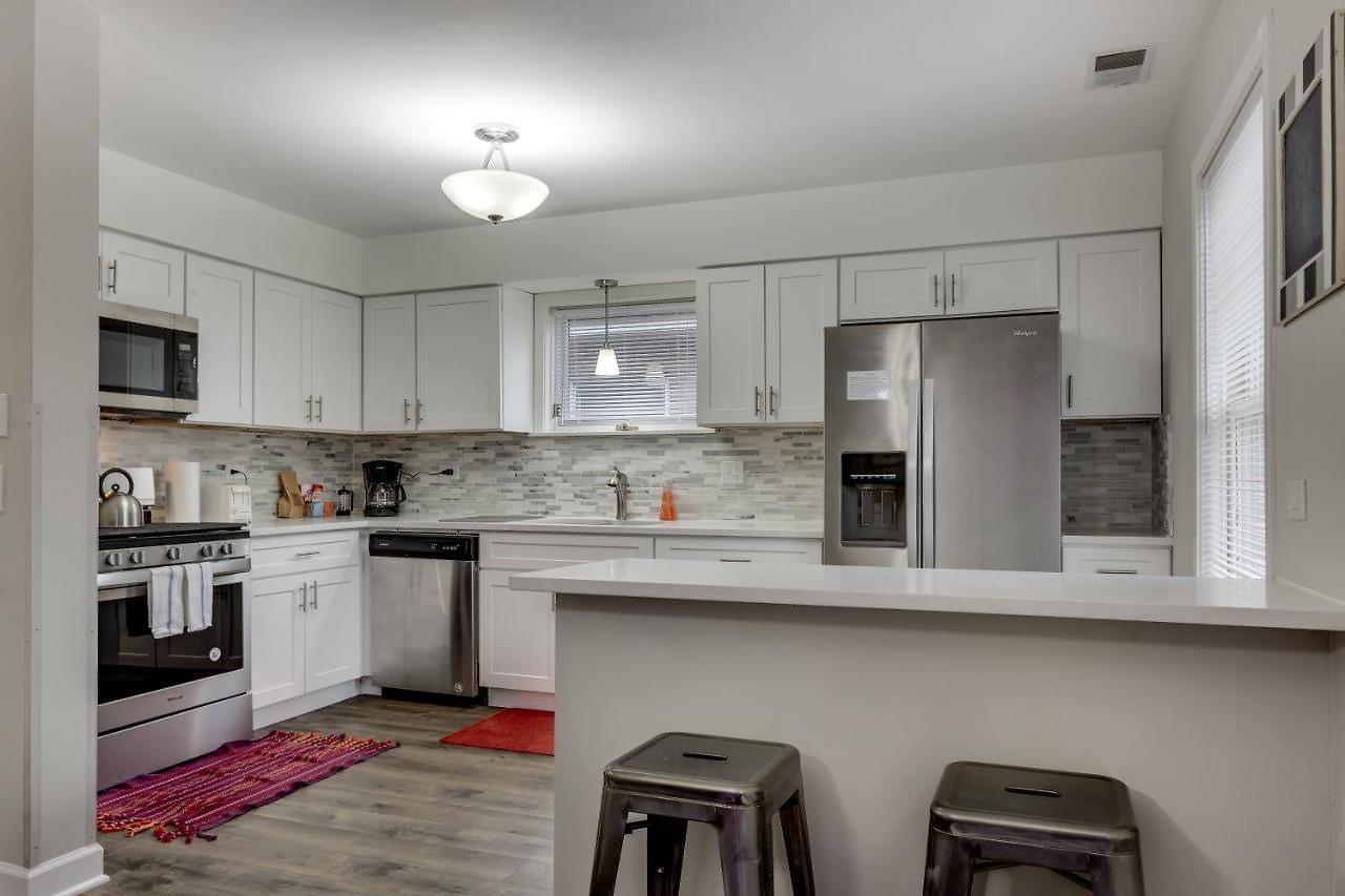 Walk To The United Center! No Easier Way To See Your Bulls And Blackhawks In Action! Apts * Chicago