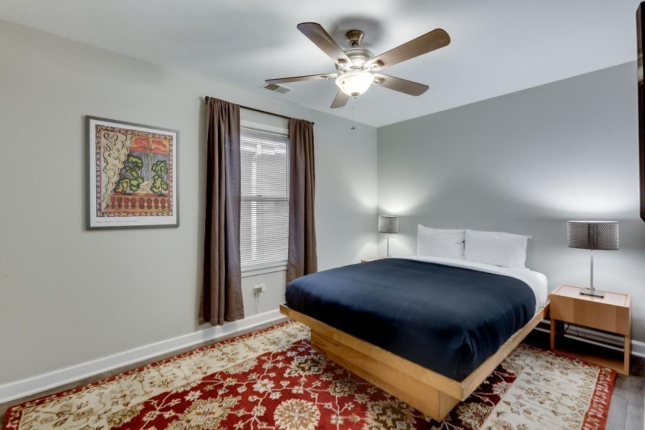 Apartment Walk To The United Center! No Easier Way To See Your Bulls And Blackhawks In Action! Apts *