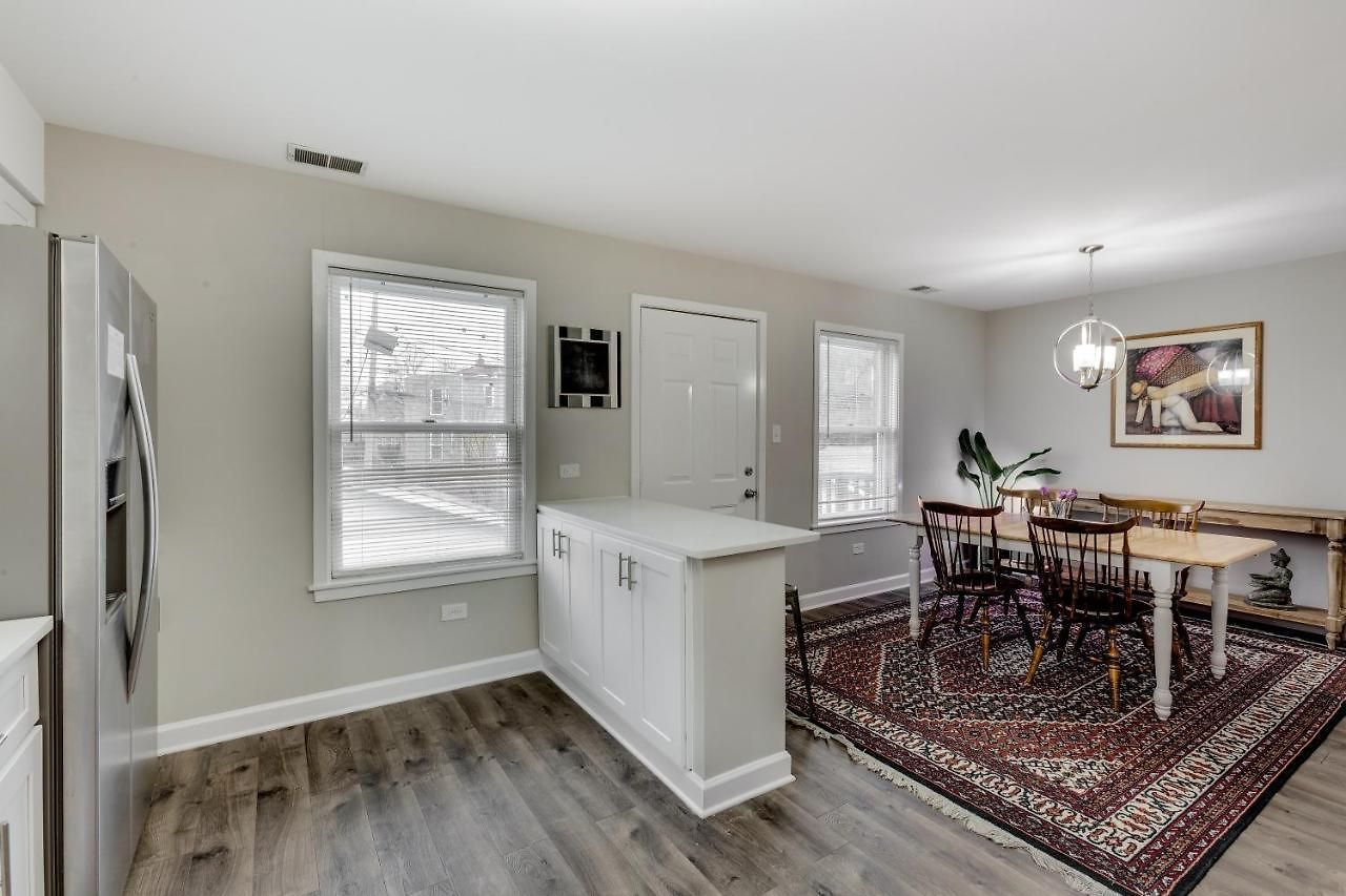 Walk To The United Center! No Easier Way To See Your Bulls And Blackhawks In Action! Apts * Chicago