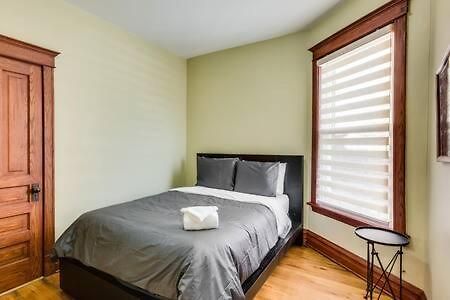 Garage Parking - Vintage Charm - And A Fabulous Location! Easily Enjoy The Of Chicago! *